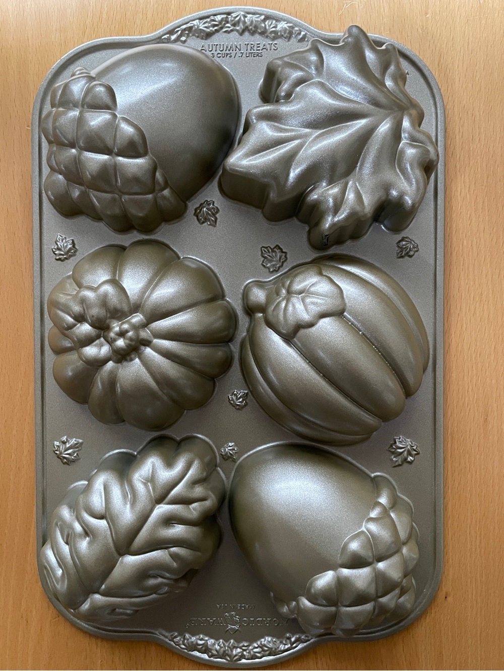 Nordic Ware Autumn Treats Pan